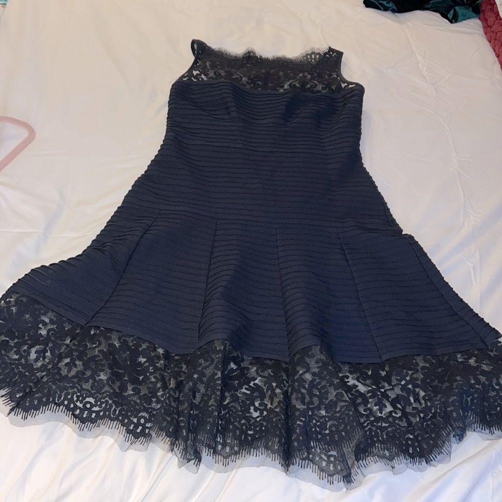 Tadashi Shoji Black Illusion Lace with Pintuck Banding size medium